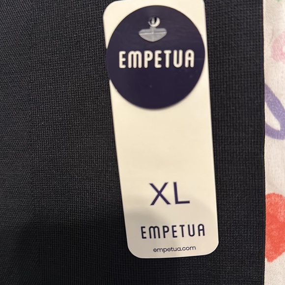 Shapermint Empetua High-Waisted Shaping Capri Legging - Picture 2 of 3